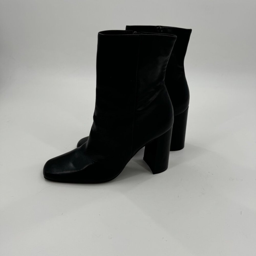 Steve Madden Lourde Black Leather square toe Block Heel Ankle Boots Size 8